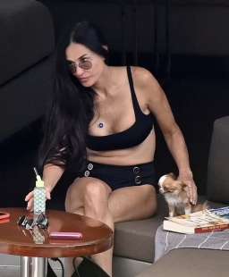 demi moore in bikini in uno yacht, in grecia 16