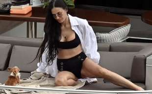 demi moore in bikini in uno yacht, in grecia 6