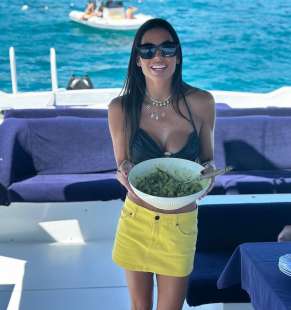 elisabetta gregoraci con pasta al pesto