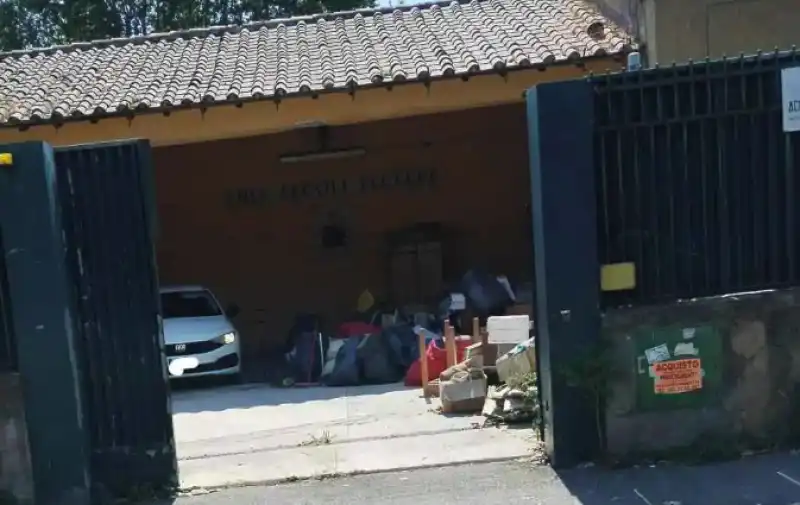 ex caserma dei carabinieri nel quartiere settecamini di roma   2