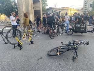 flash mob dei ciclisti per francesca quaglia 3