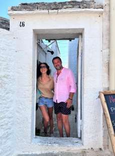 FRANCESCA VERDINI E MATTEO SALVINI TRA I TRULLI IN PUGLIA