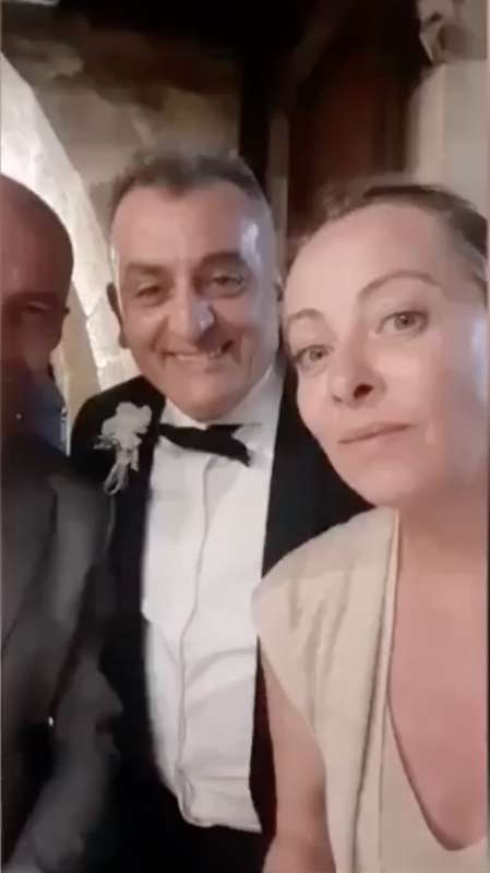 giorgia meloni fa gli auguri agli sposi cosimo nardelli e miriam palumbo 1