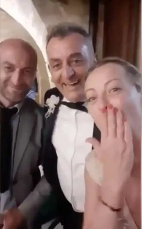 giorgia meloni fa gli auguri agli sposi cosimo nardelli e miriam palumbo   3