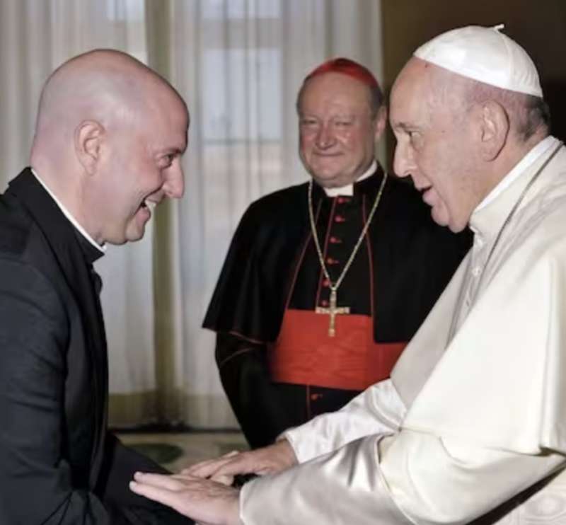 guilherme peixoto CON PAPA FRANCESCO