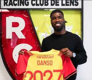 il lens prende in giro il napoli nel video di rinnovo di kevin danso 3