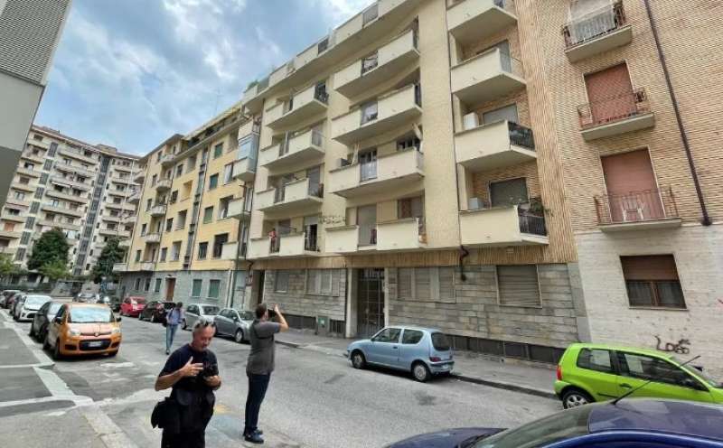 il palazzo di via nizza a torino da cui e caduta una bambina di 3 anni