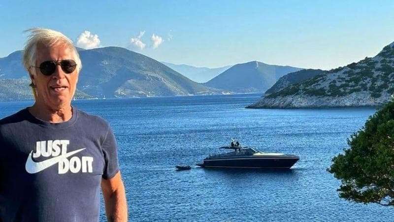 il post di giovanni malagò con lo yacht sullo sfondo