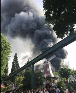 incendio al parco divertimenti europa park di rust, in germania 3