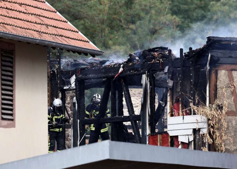 incendio in una struttura in alsazia 1