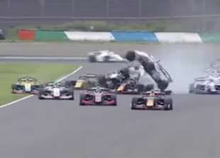 INCIDENTE IN UNA GARA DI SUPER FORMULA GIAPPONESE