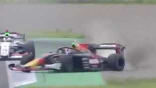 INCIDENTE IN UNA GARA DI SUPER FORMULA GIAPPONESE