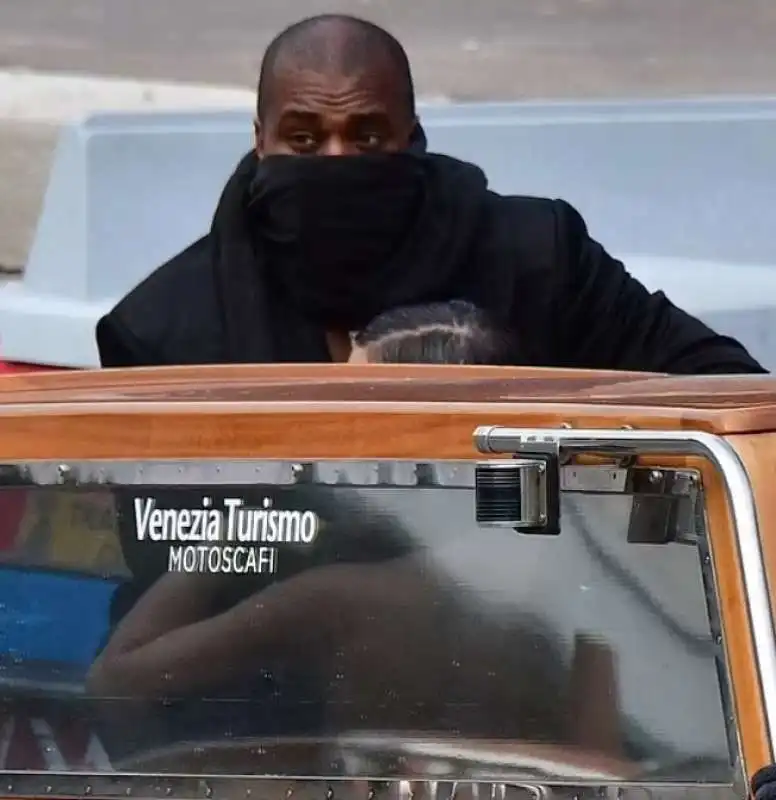 kanye west e bianca censori a venezia 1