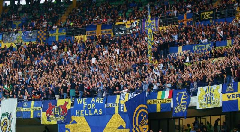 LA CURVA DEI TIFOSI DELL HELLAS VERONA - STADIO BENTENGODI