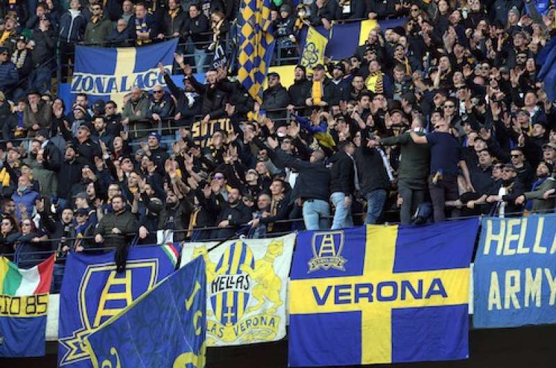 LA CURVA DEI TIFOSI DELL HELLAS VERONA - STADIO BENTENGODI