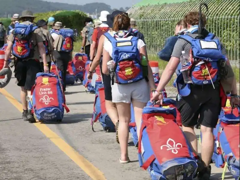 la delegazione di scout inglese lascia il raduno mondiale in corea del sud