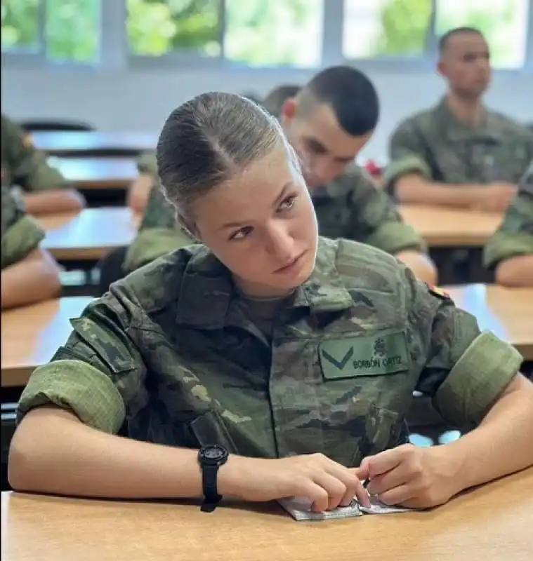 la principessa leonor di spagna in accademia militare a saragozza   10