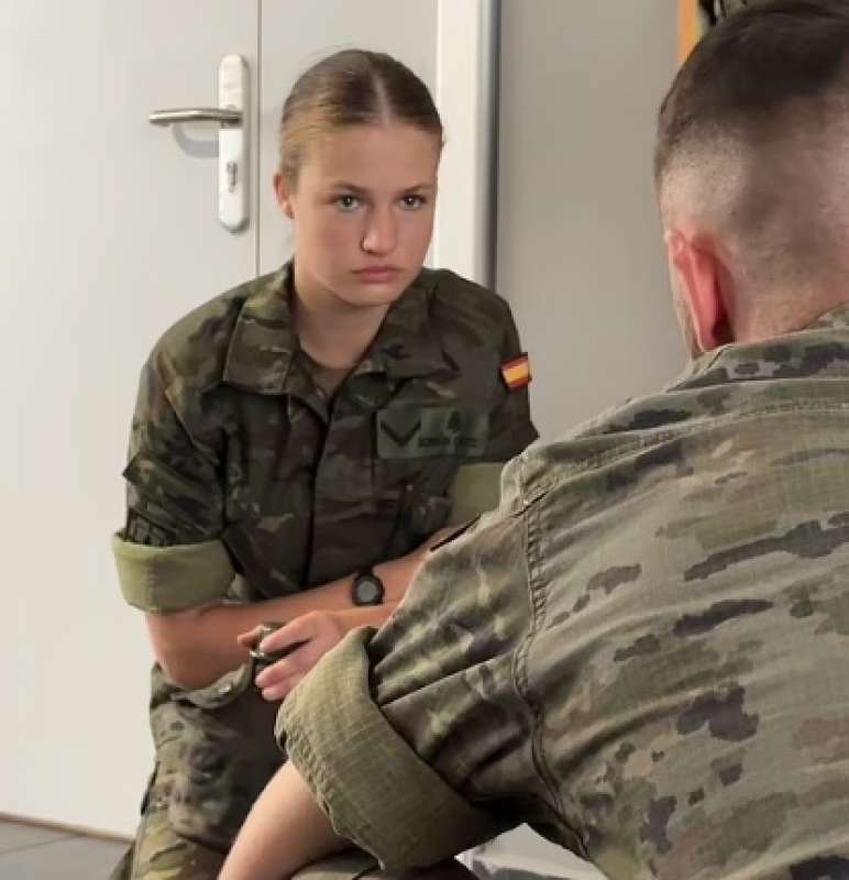 la principessa leonor di spagna in accademia militare a saragozza 4