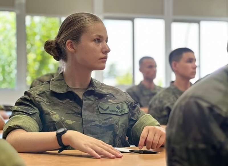 la principessa leonor di spagna in accademia militare a saragozza 5