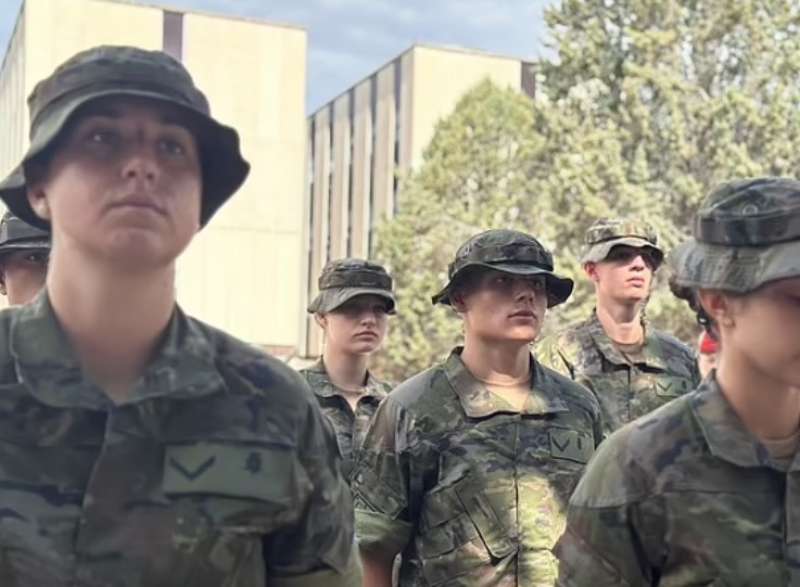 la principessa leonor di spagna in accademia militare a saragozza 6