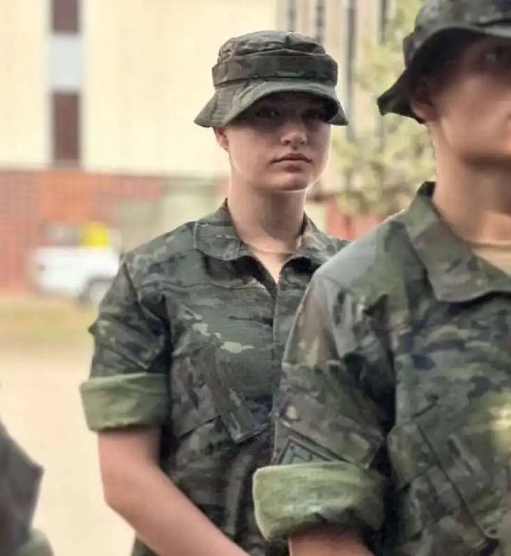 la principessa leonor di spagna in accademia militare a saragozza   9