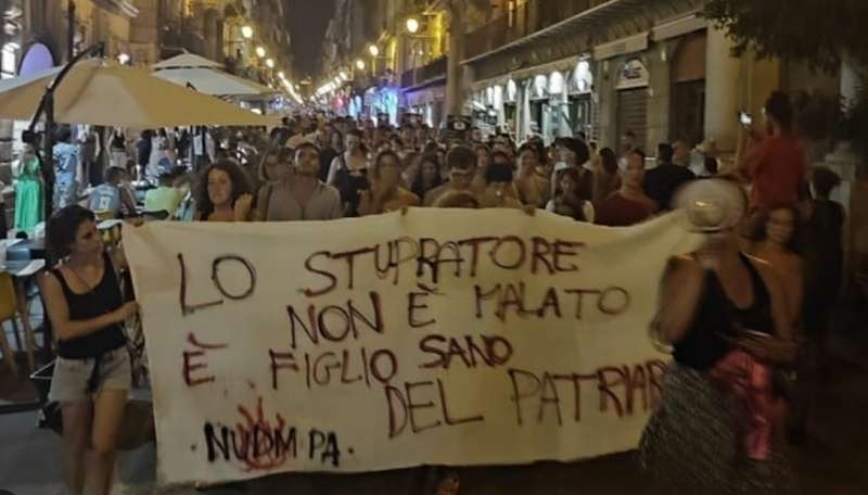 manifestazione dopo lo stupro a palermo 1