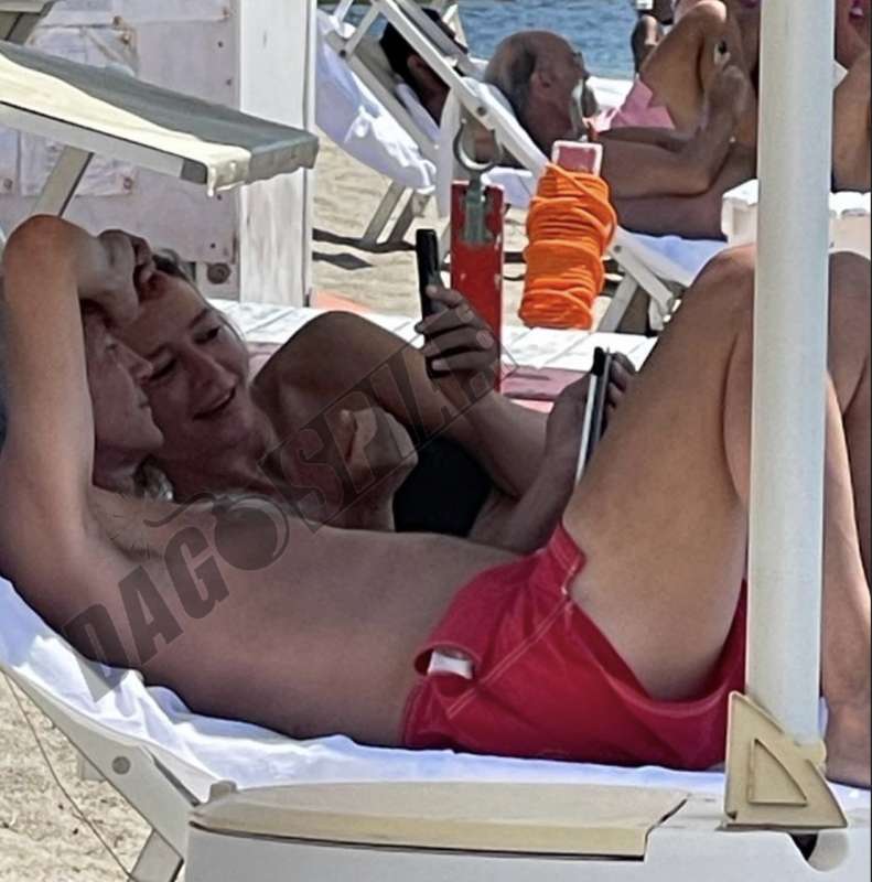 marco travaglio al praia art resort, in calabria, con giorgia solari 1