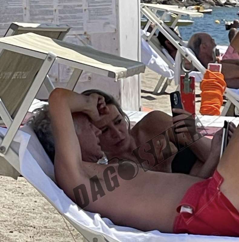 marco travaglio al praia art resort, in calabria, con giorgia solari 9