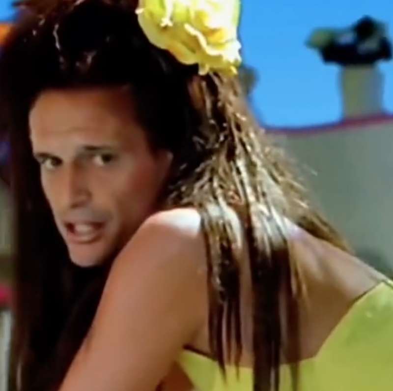 massimiliano allegri in barbie girl degli aqua video creato con l intelligenza artificiale 10