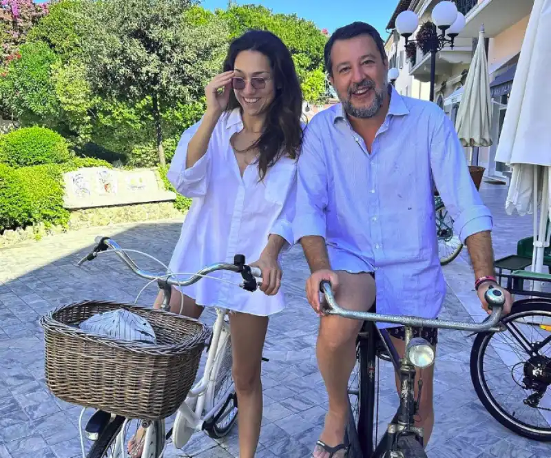 MATTEO SALVINI FRANCESCA VERDINI IN BICICLETTA