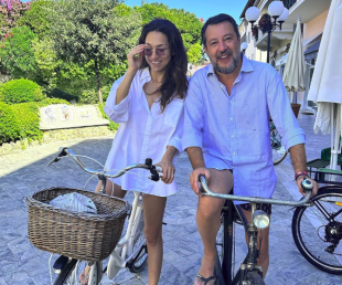 MATTEO SALVINI FRANCESCA VERDINI IN BICICLETTA