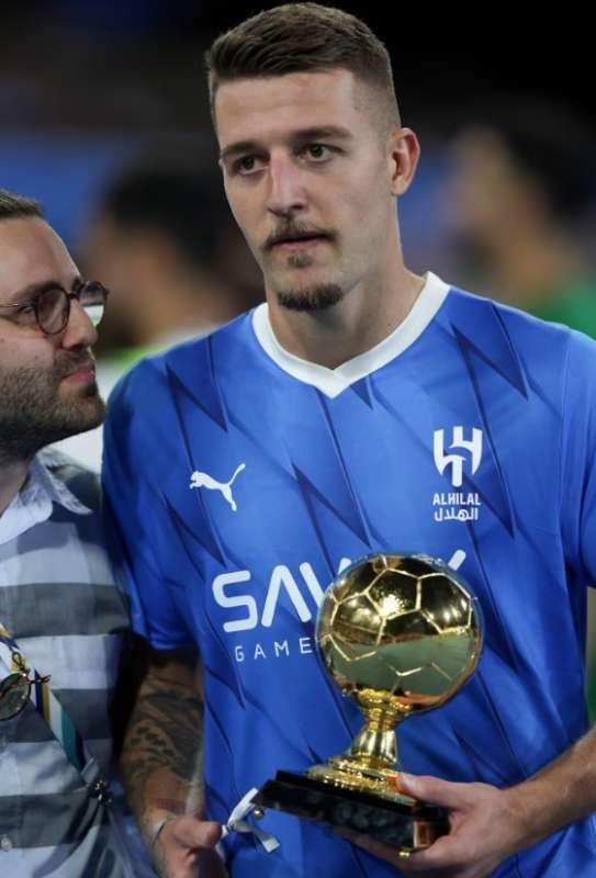 milinkovic-savic premiato come miglior giocatore in al nassr - al hilal