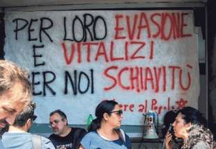 NAPOLI - PROTESTE CONTRO IL TAGLIO AL REDDITO DI CITTADINANZA