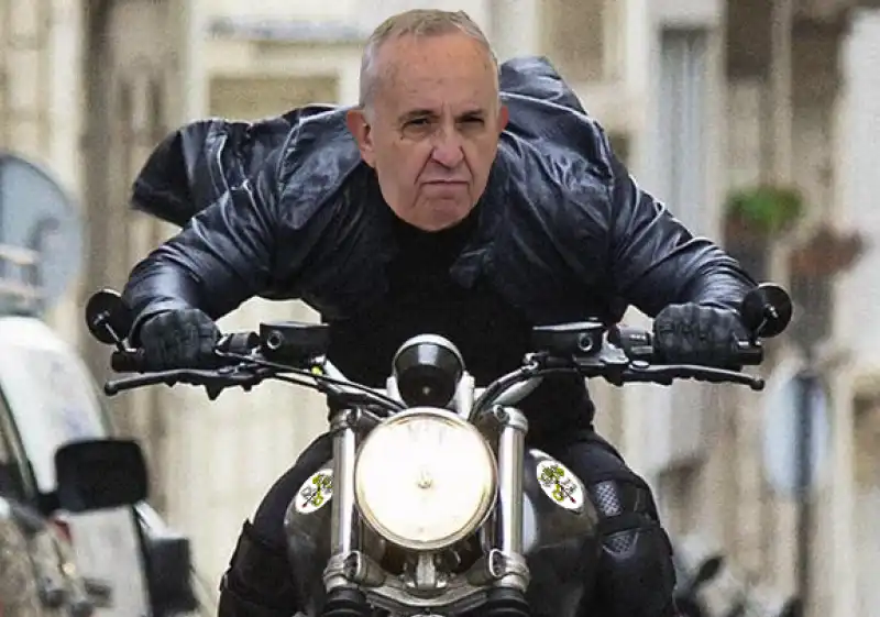 PAPA FRANCESCO IN VERSIONE TOM CRUISE