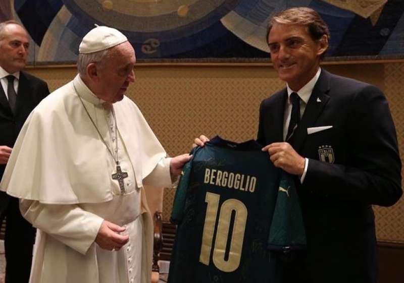 papa francesco roberto mancini