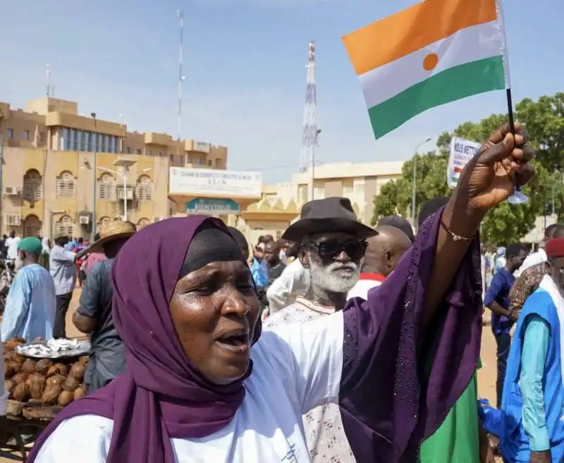 proteste anti francesi in niger. 