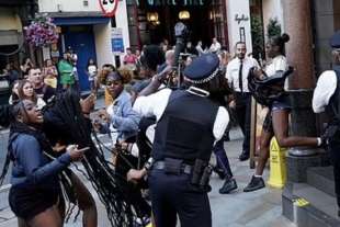 RAGAZZINI INGLESI PROVANO A RUBARE A OXFORD STREET