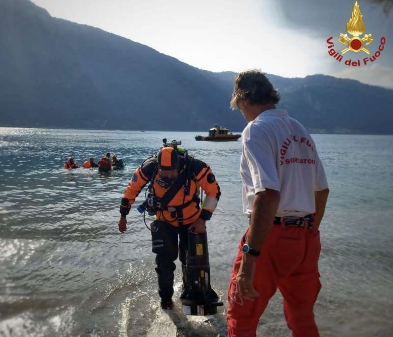 ricerche della bambina di 11 anni scomparsa nel lago di como a mandello del lario 6