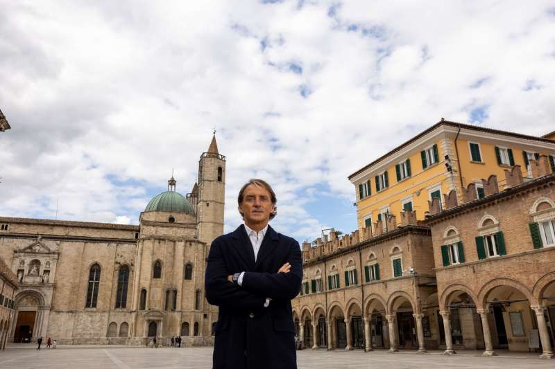 roberto mancini testimonial della regione marche