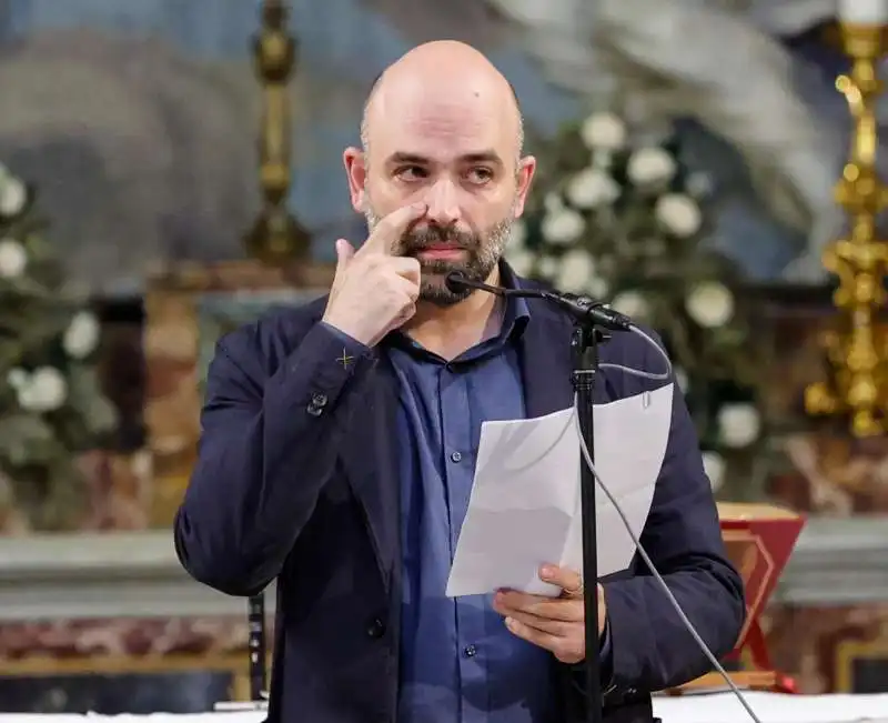 roberto saviano ai funerali di michela murgia 1