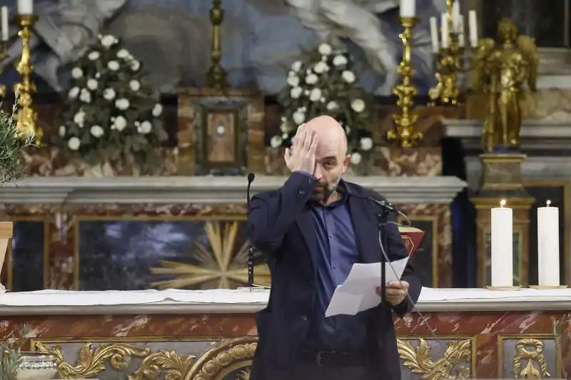 roberto saviano ai funerali di michela murgia 