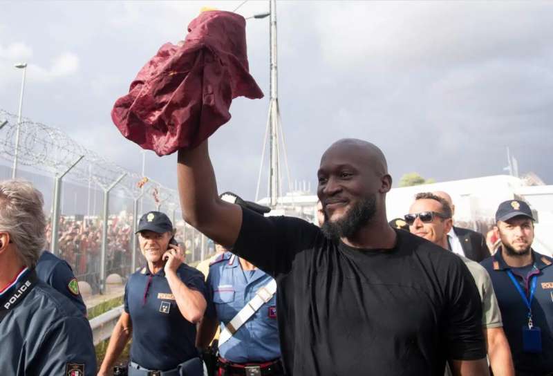 romelu lukaku arriva a ciampino 4