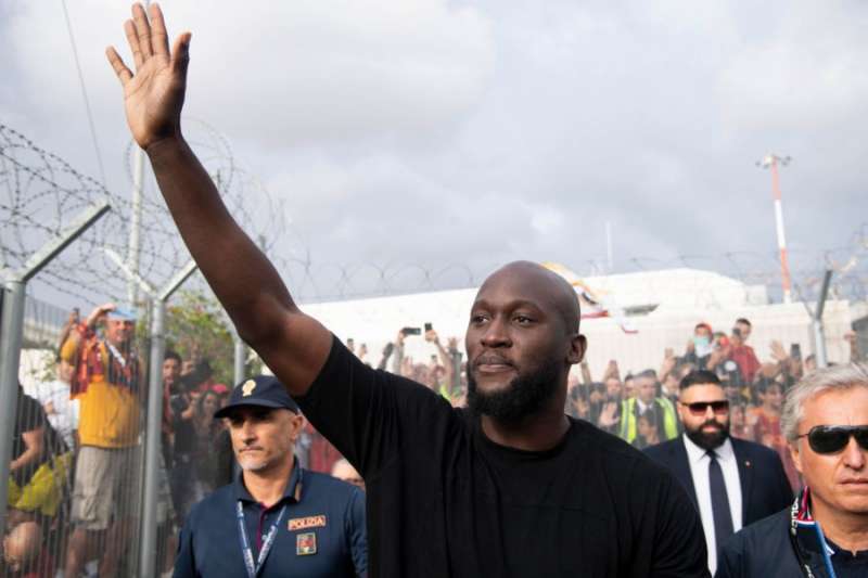 romelu lukaku arriva a ciampino 9