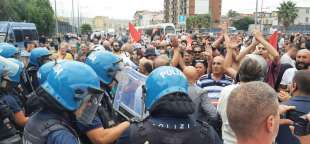 scontri alla manifestazione per il rdc a napoli 4