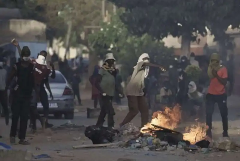 scontri e proteste in senegal   6