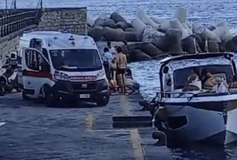 scontro tra un motoscafo e un veliero a furore, costiera amalfitana