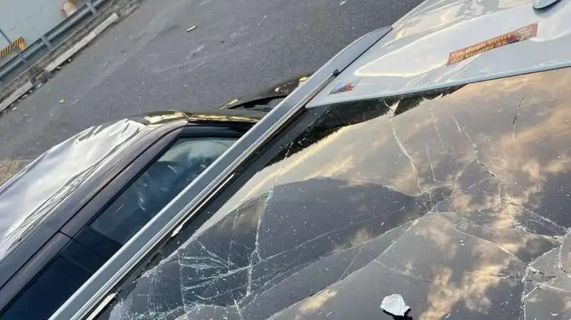 tifosi roma a ciampino distruggono auto parcheggiate 2