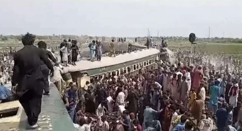 treno deragliato in pakistan 3