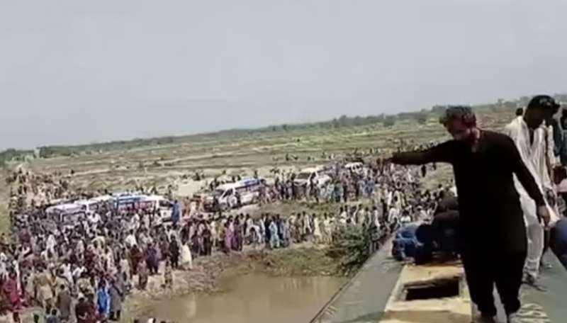 treno deragliato in pakistan 4