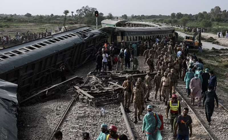 treno deragliato in pakistan 7